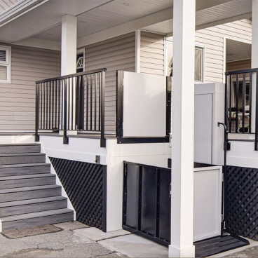 Easy to operate wheelchair lift