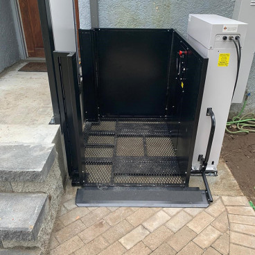 90 degree access porch lift