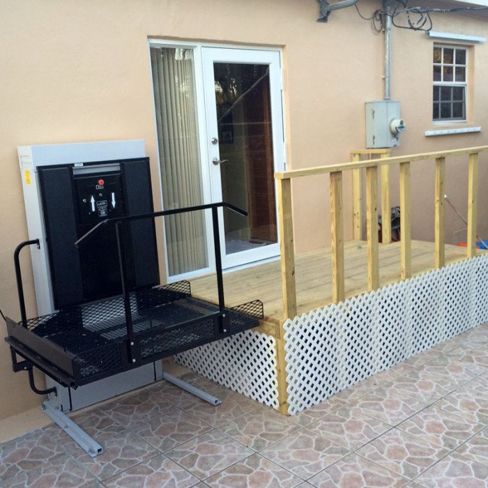 Freedom 28" Outdoor Wheelchair Lift for Home Straight Left