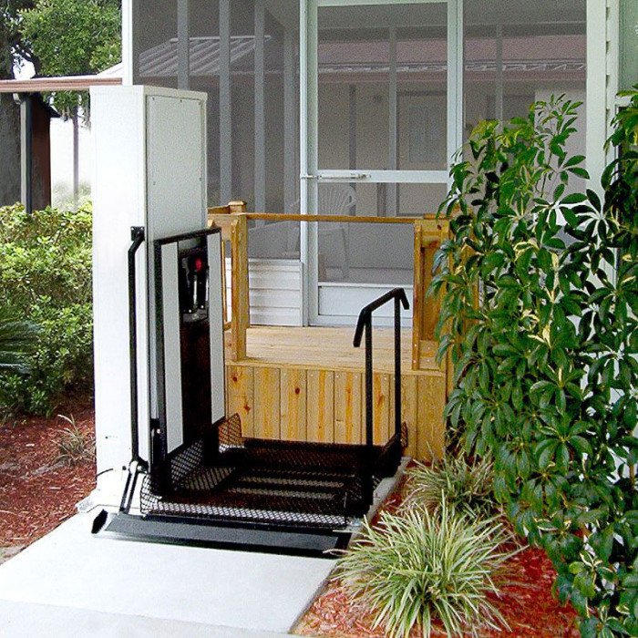 Freedom 28" Outdoor Wheelchair Lift for Home Straight Left